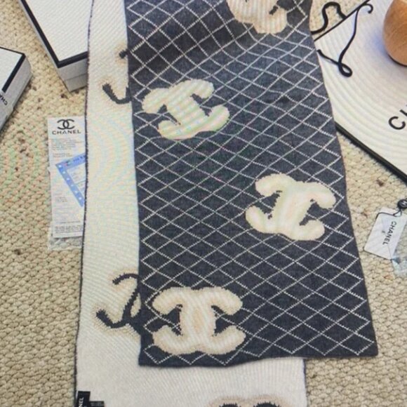 Chanel Diamond-Patterned Cashmere Scarf - Picture 7 of 7